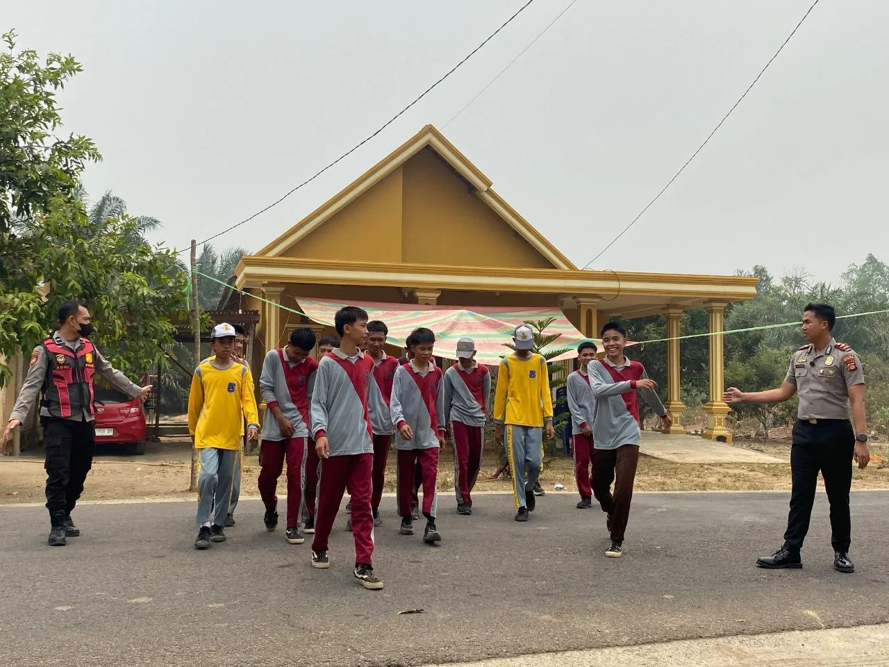 Pelayanan Lalu Lintas Polsek Batanghari Leko Dukung Keamanan Siswa saat Masuk Sekolah
